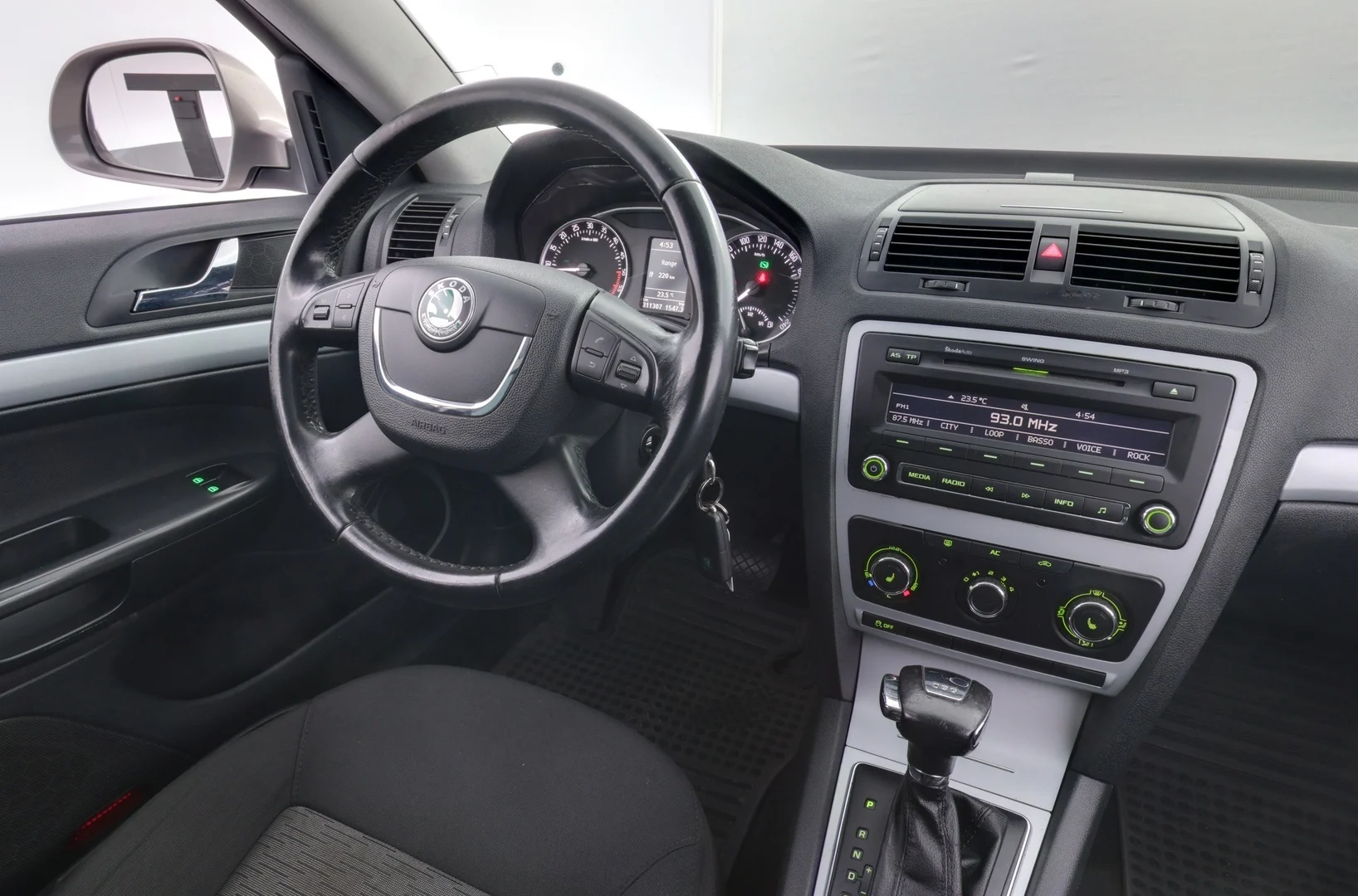 Car Image - 6QUi55w6Q0UzJ0hfhstO4b