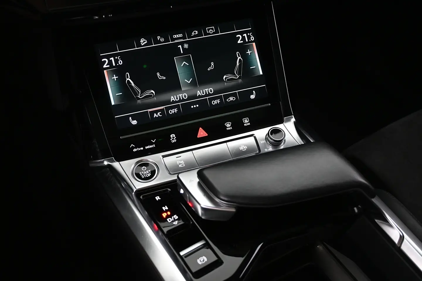 Car Image - 6wRYKQ3FzQ955qGfq9gszX