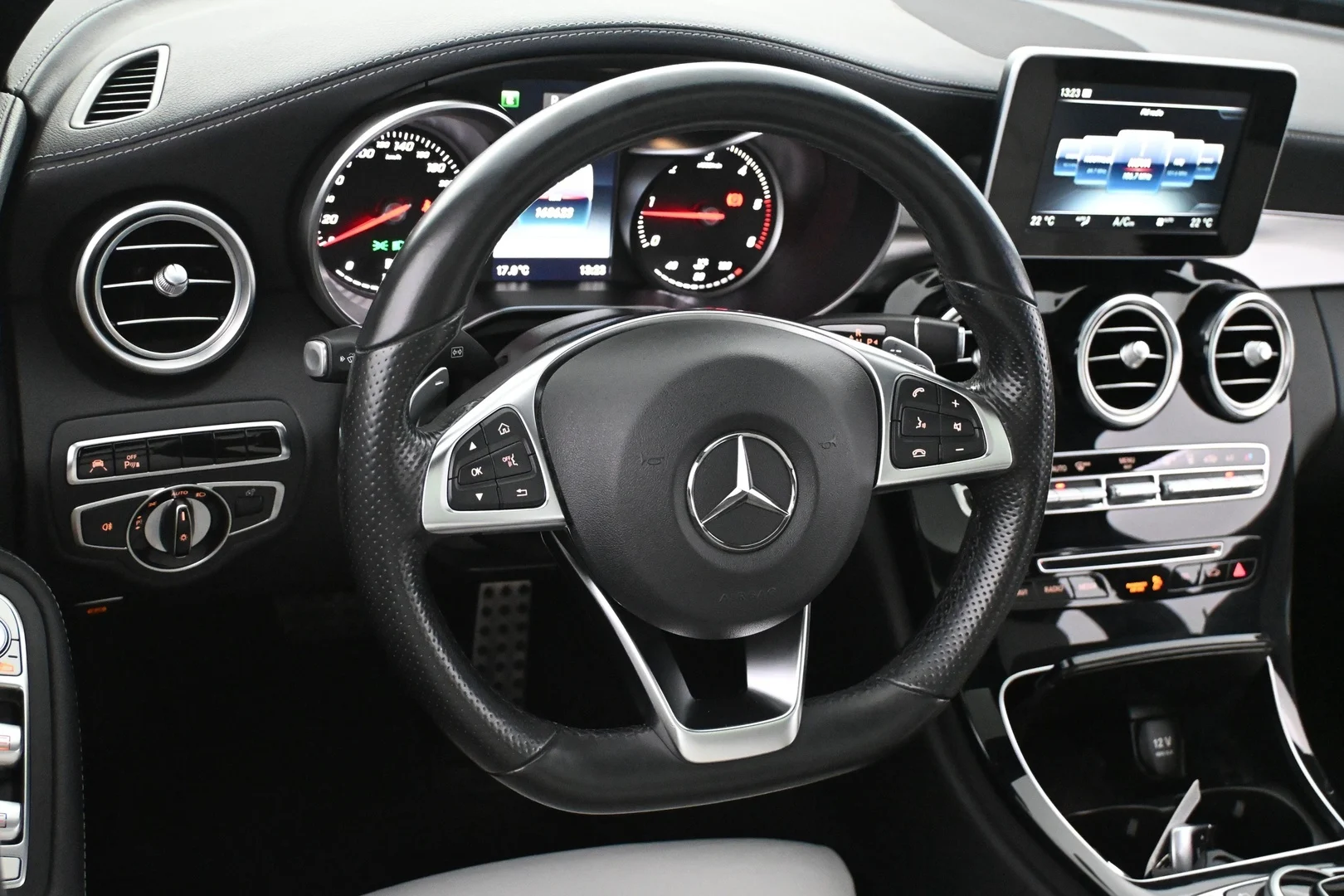 Car Image - 4p2JNSYmC5nopIULj7WLo7