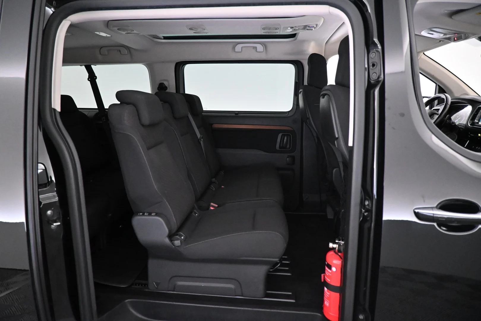 Car Image - 3iaCqEc7MrxJRVo2mOpnrD