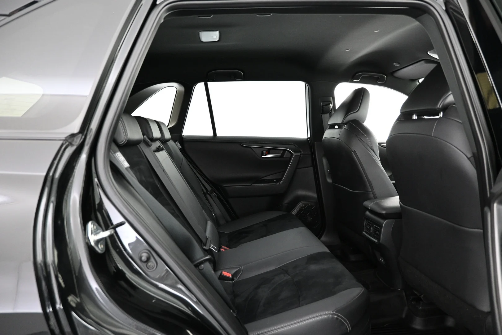 Car Image - 2Lc0yYjZmDSvaMKg2x1vTc