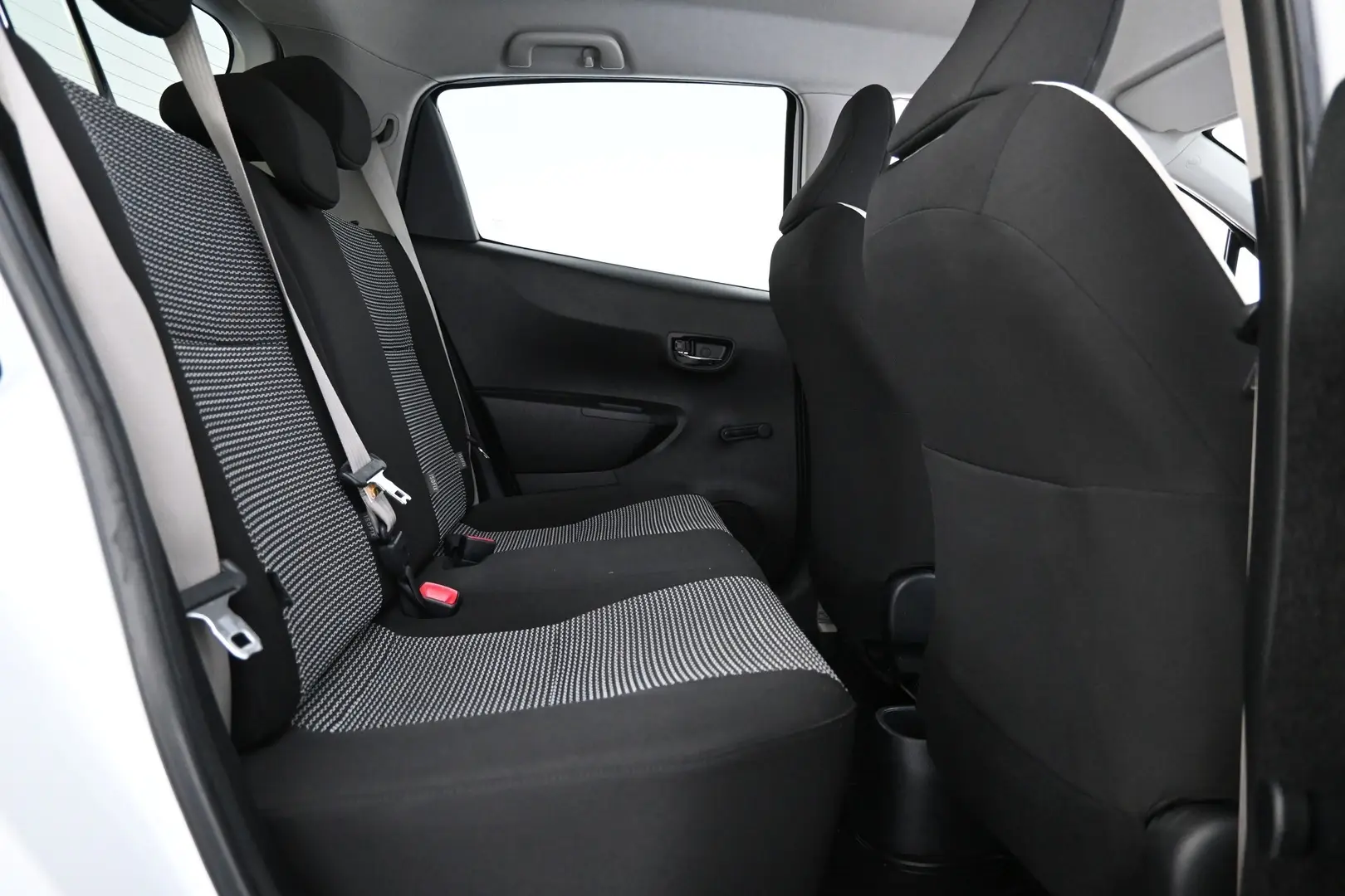Car Image - 73x0fcfKm9sH7D4s3JQX7m