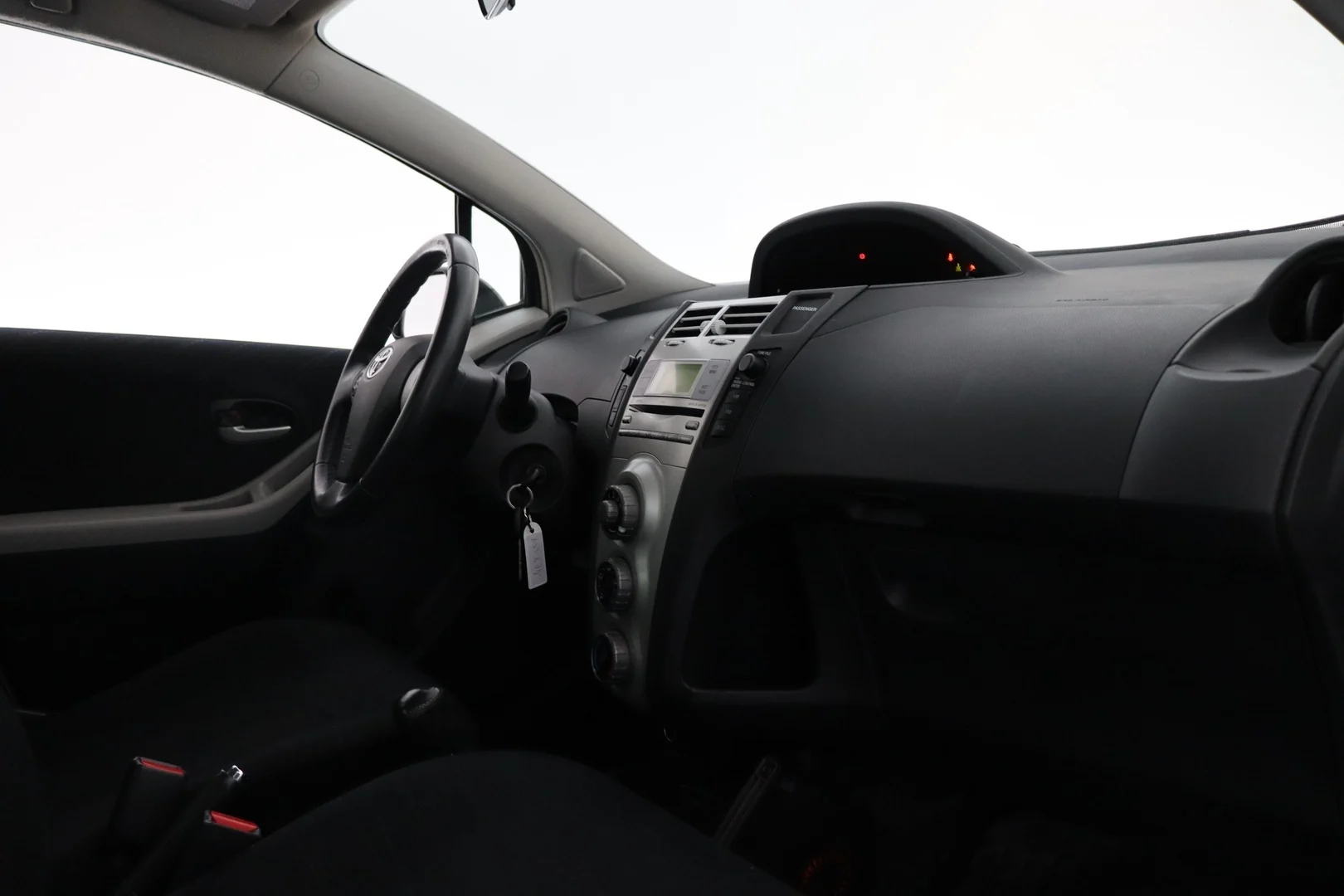 Car Image - 01HWWn6xYUt7cYNBoKXdXM