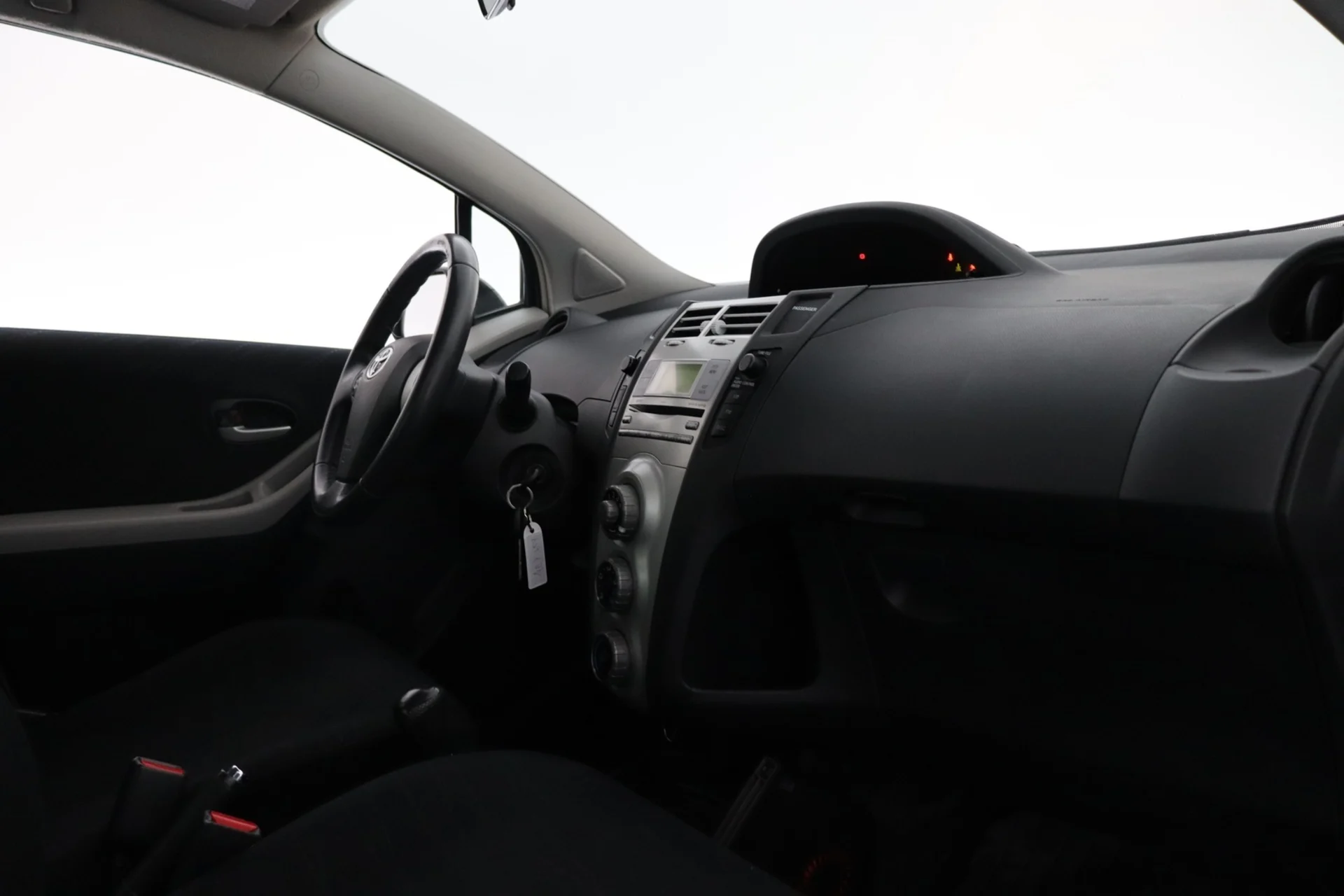 Car Image - 01HWWn6xYUt7cYNBoKXdXM