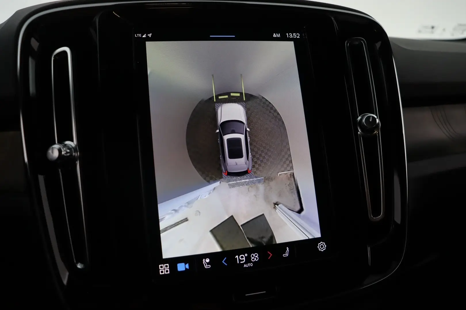Car Image - 6Jnc2md0wnuzTSzrwXZVoH