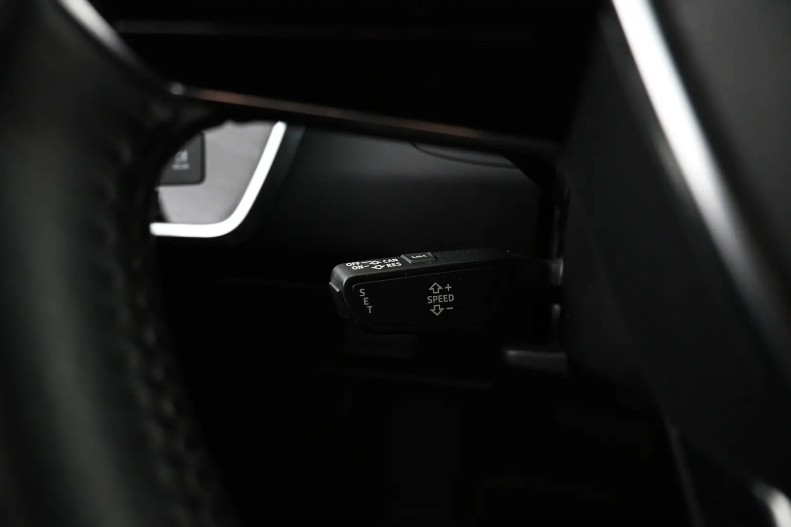 Car Image - 2r57qXFoYyWgg0YBD5Njco