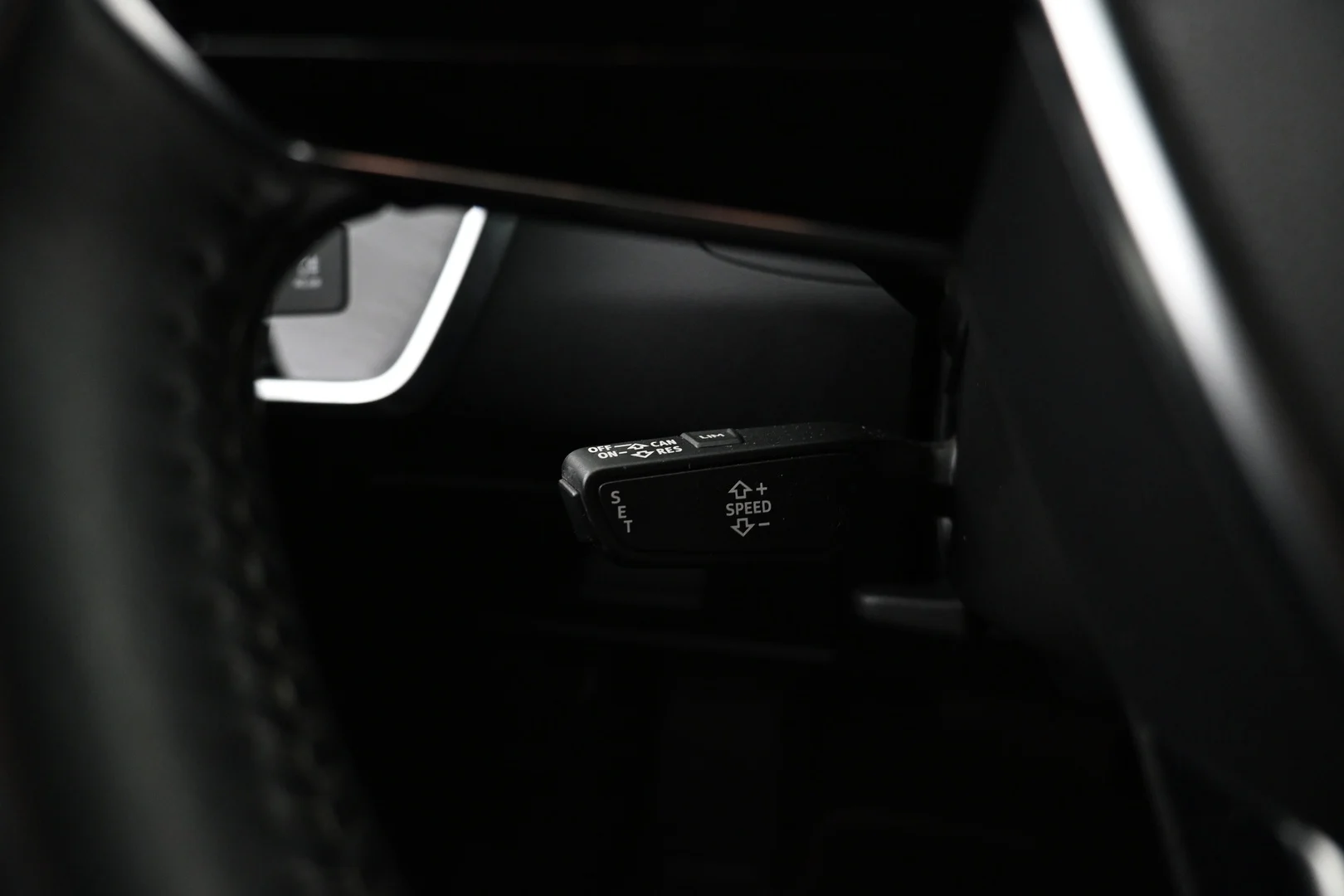 Car Image - 2r57qXFoYyWgg0YBD5Njco