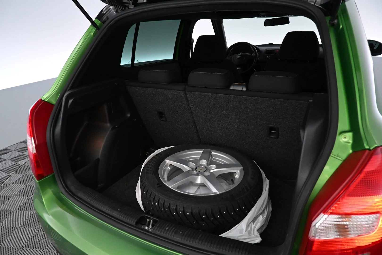 Car Image - 7nxPPHSUyoxNKuDT7phvSk