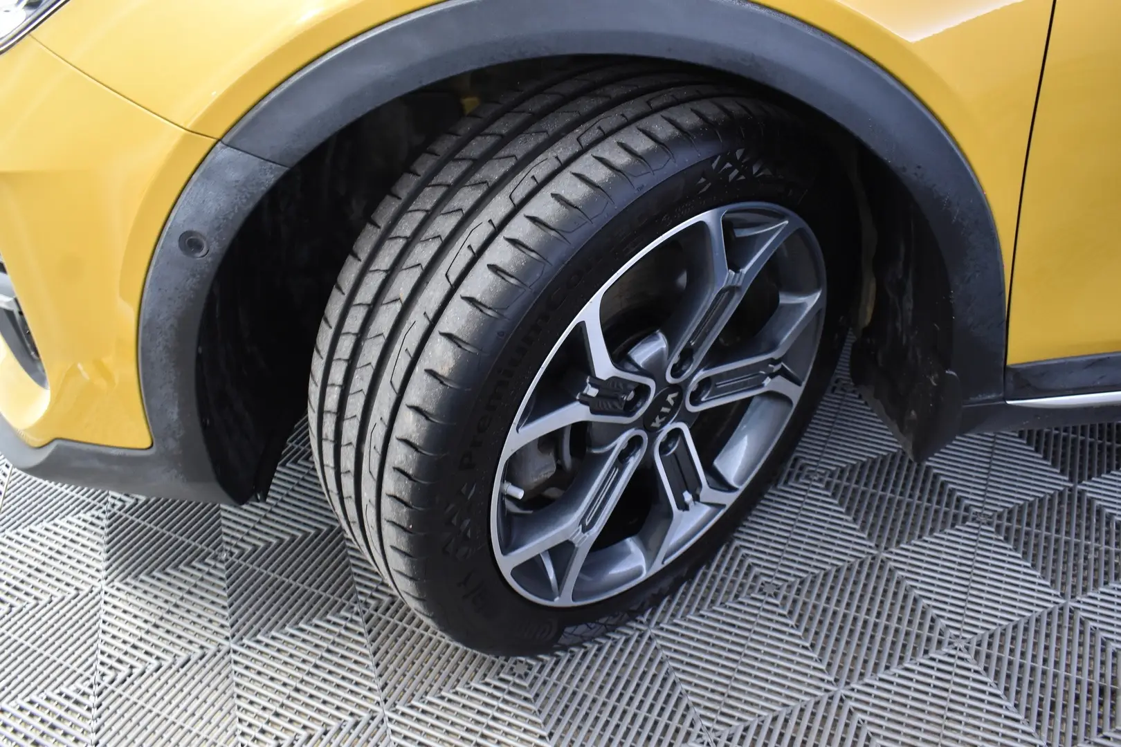 Car Image - 4AEnOEsfuaxzhW6DBogrfG