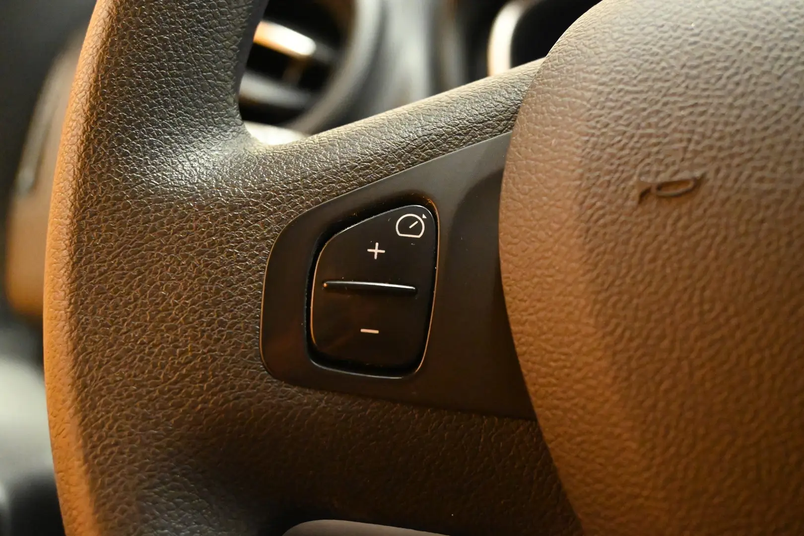 Car Image - 5WQlO86TEC88QPeYpFwV3Z