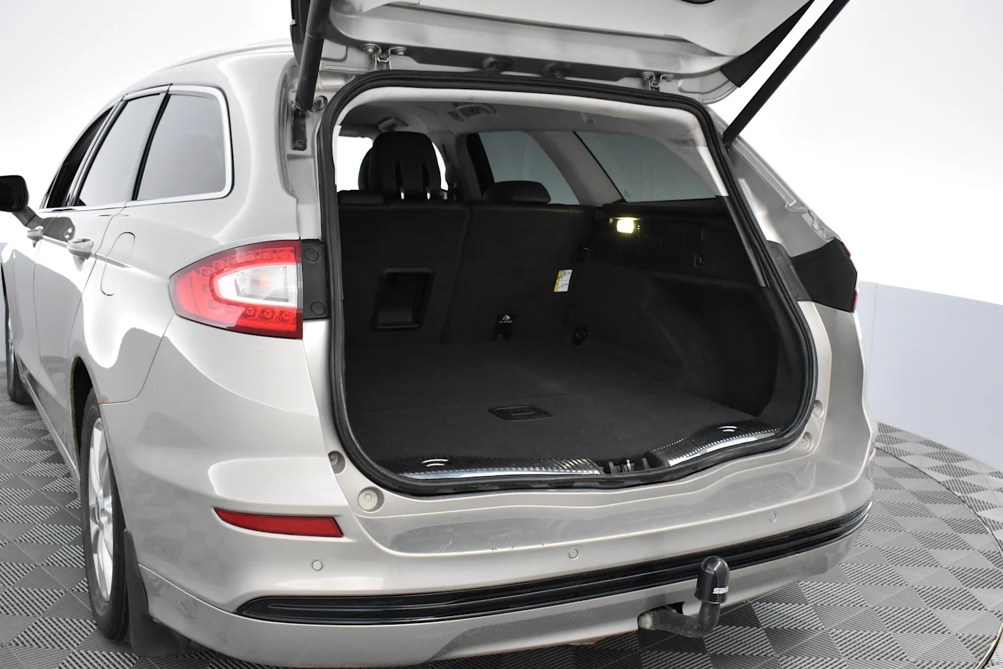 Car Image - eVG27zK8pwbeufiCfn0n0