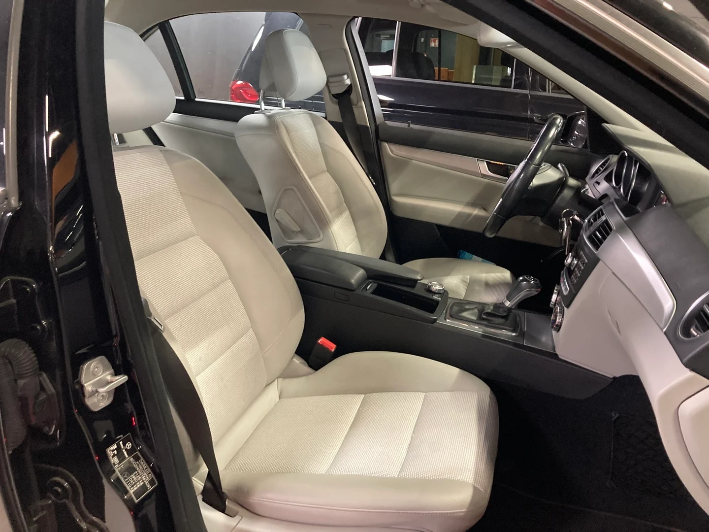 Car Image - 2JTI5dE4banl4xC4jqVwi3
