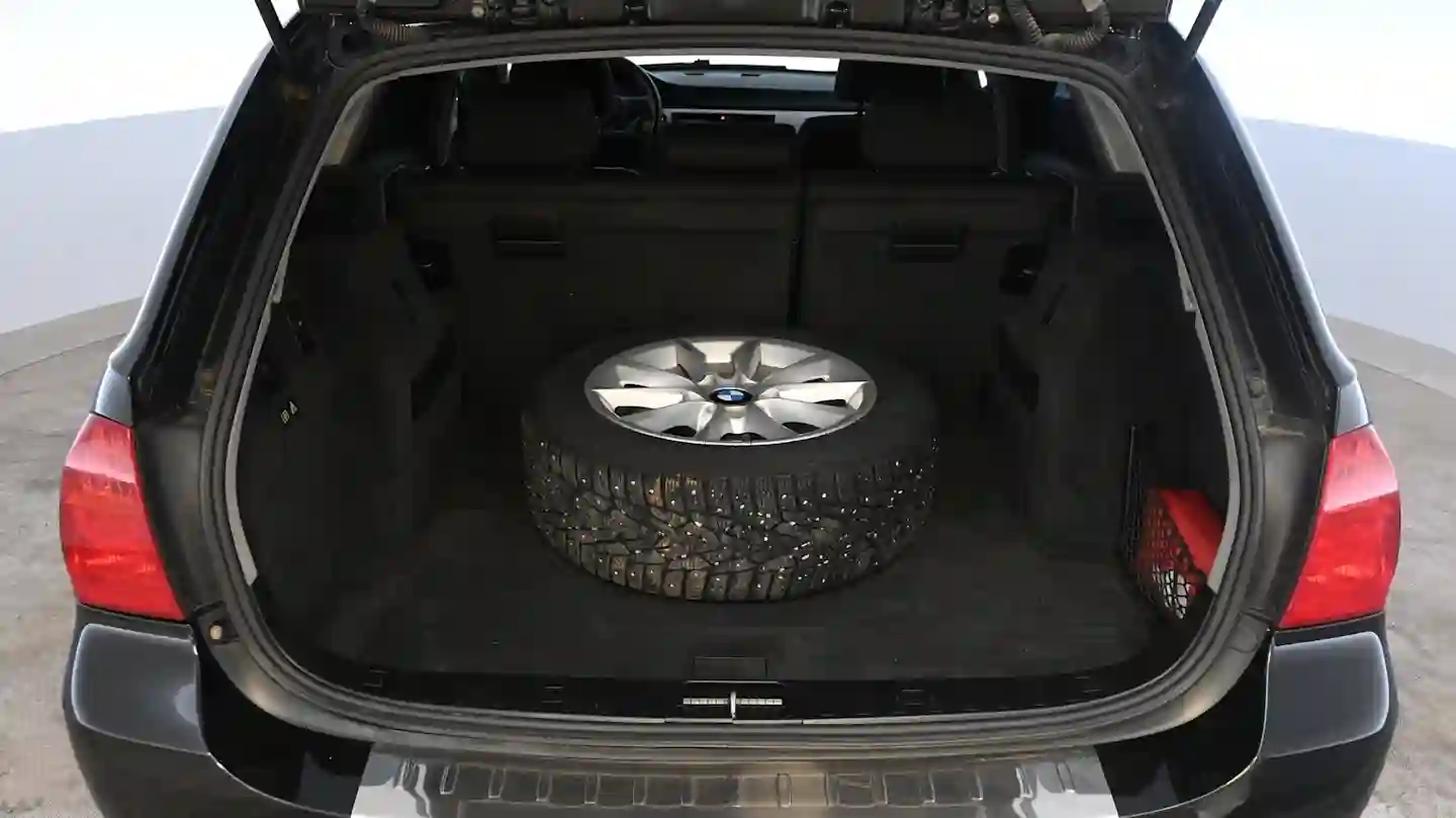 Car Image - 3PxLrYTDVwrmKaGubjnF9d