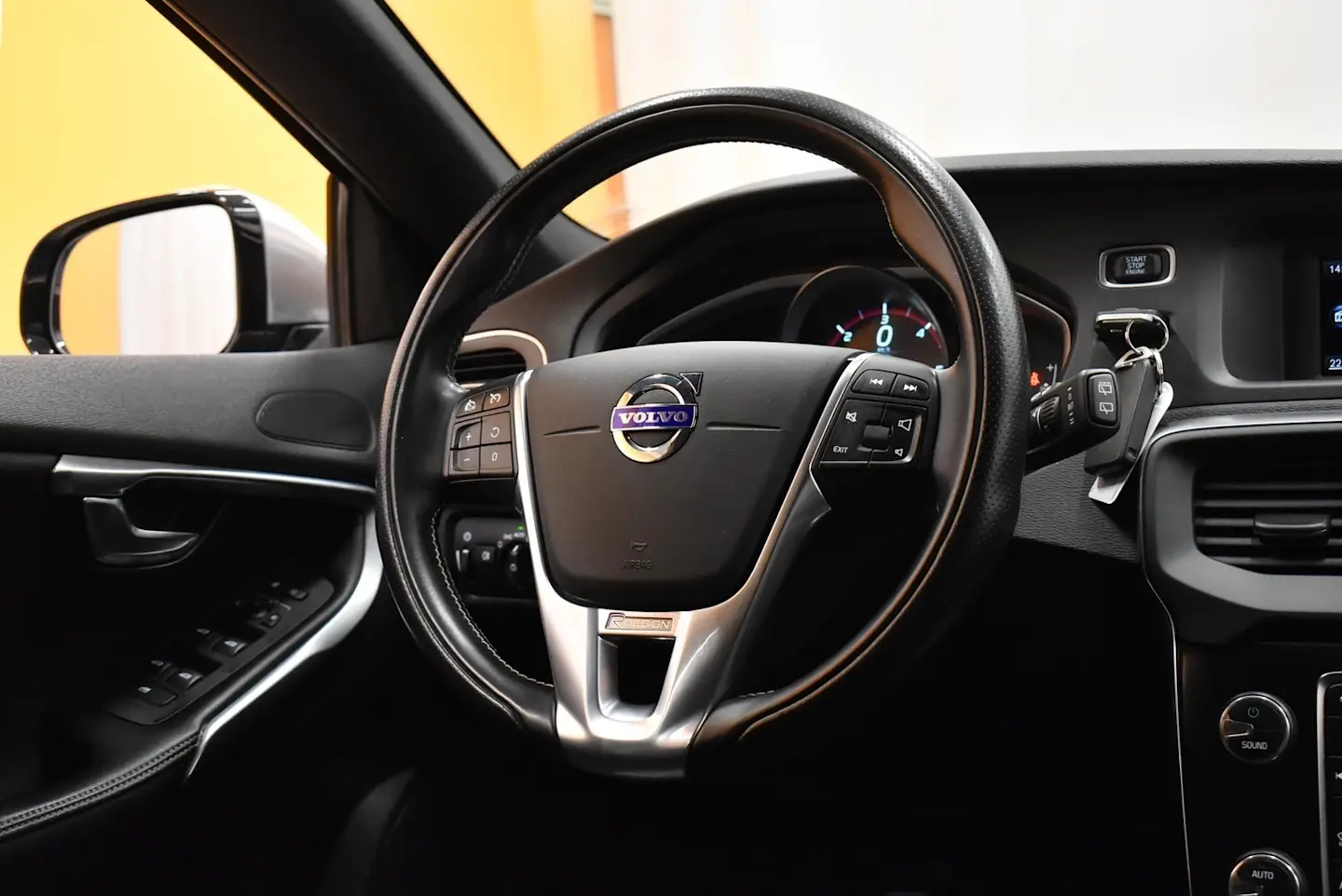 Car Image - cry0XoROoT7OsgQas8mGt