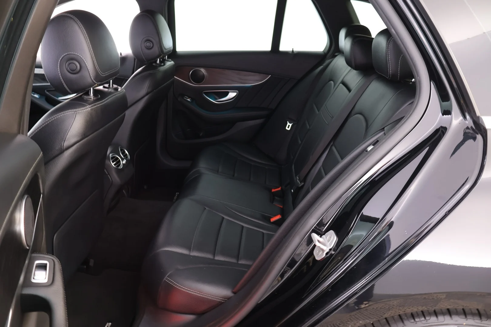 Car Image - 60W1ewredElhJmRz3YMLGx