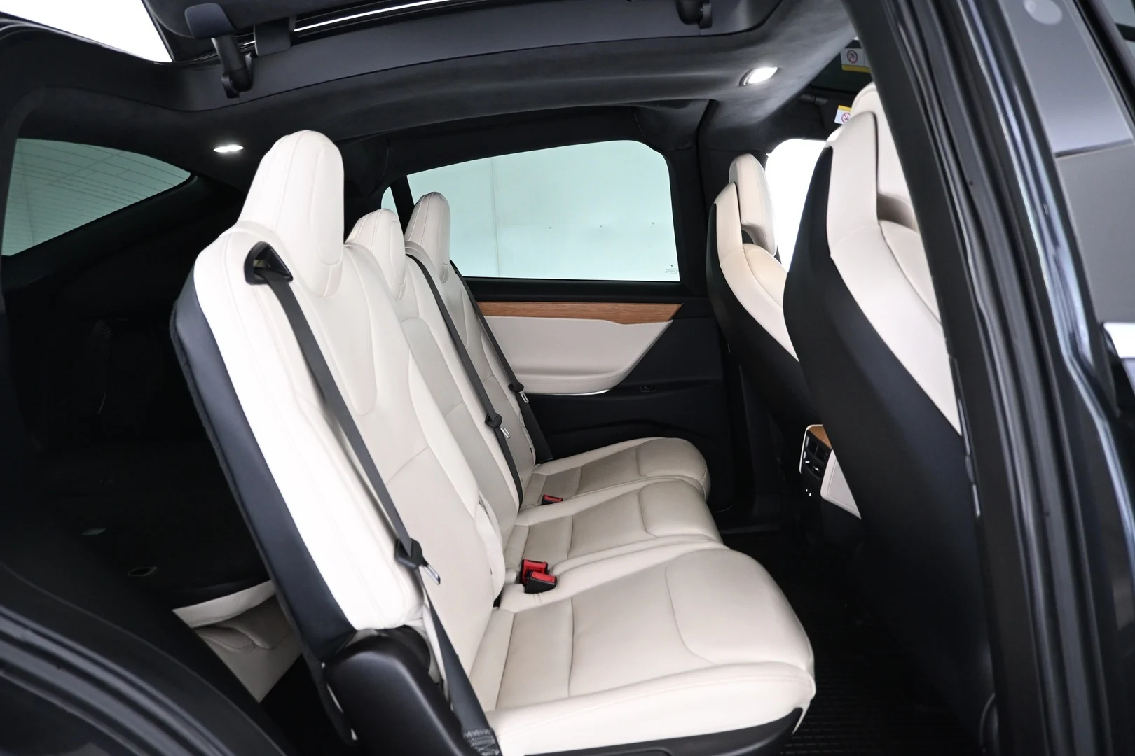 Car Image - 2tU9JvuxyPM0ZUGT5mooG2