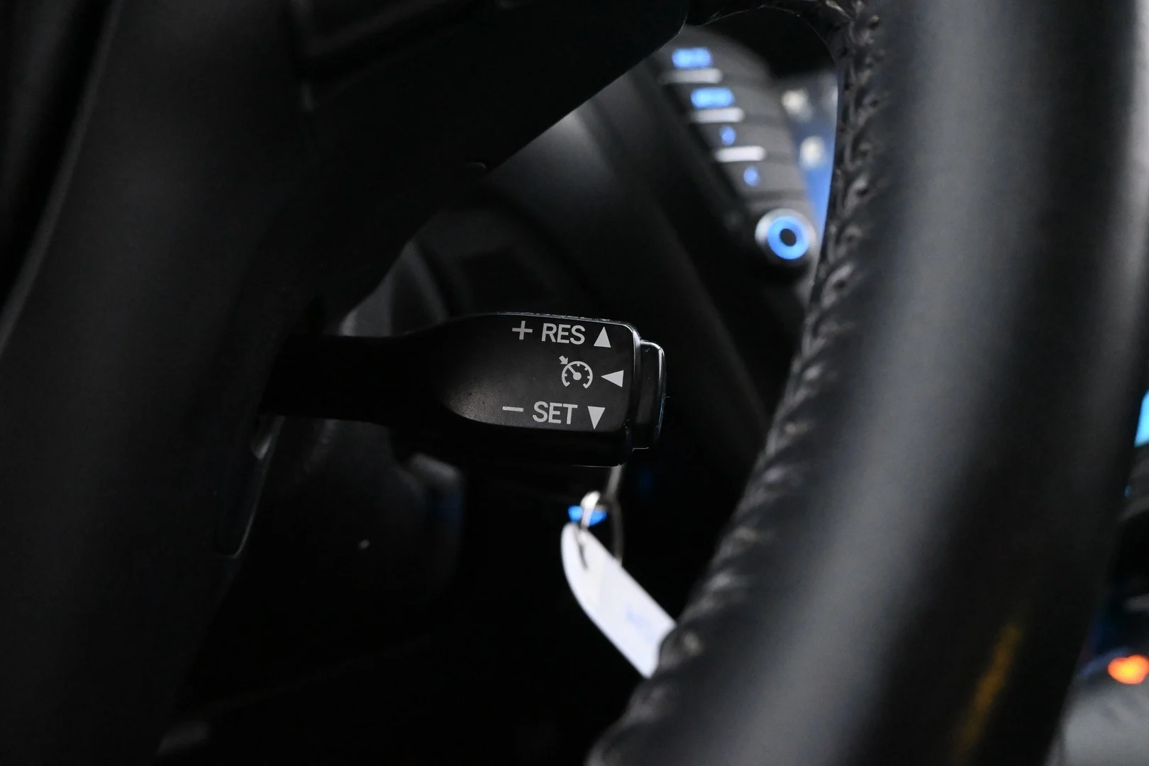 Car Image - 76RXE7U0YpFrol0Q3mAsjZ