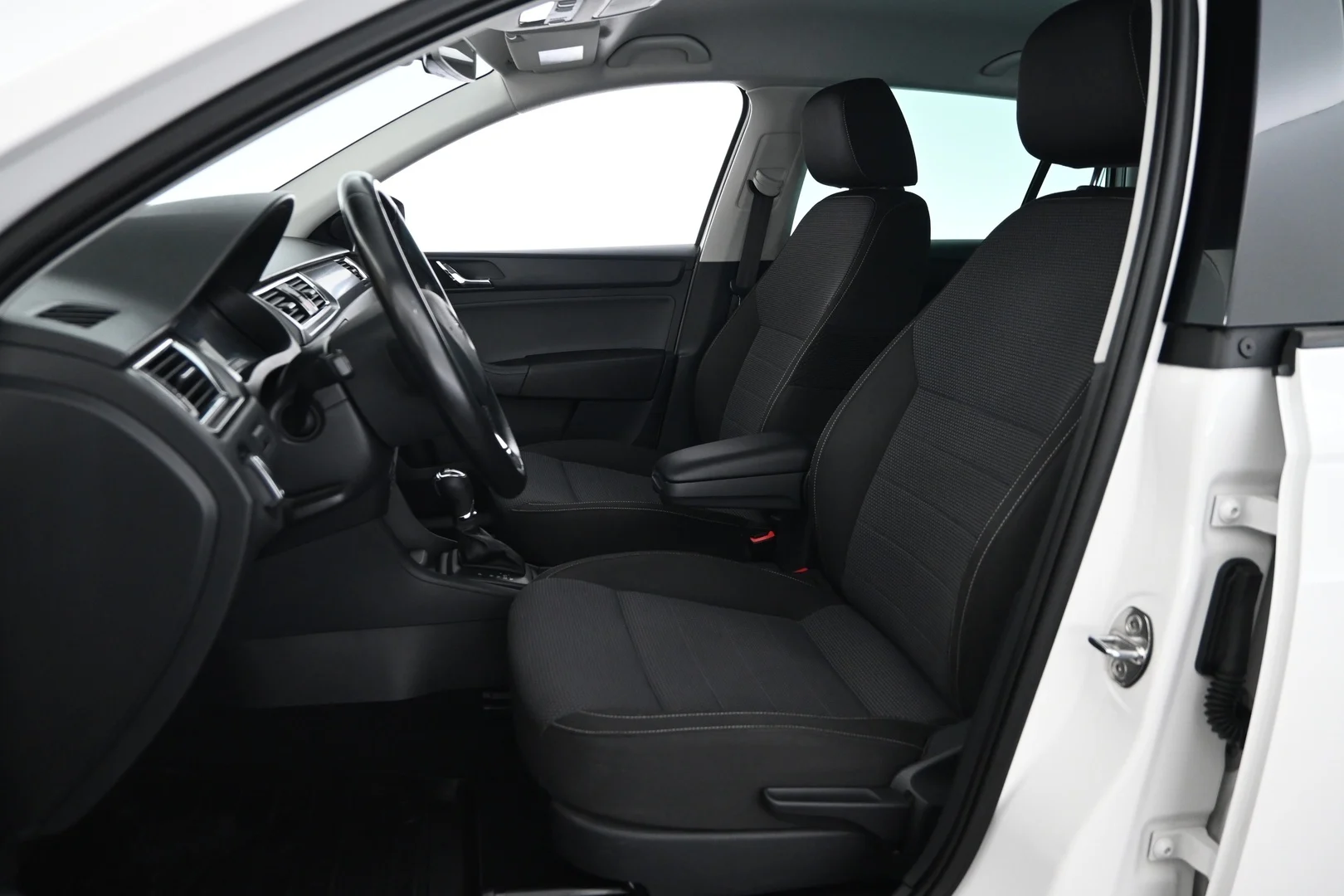 Car Image - 79EC46UxGAn7rcuv7JzHkl