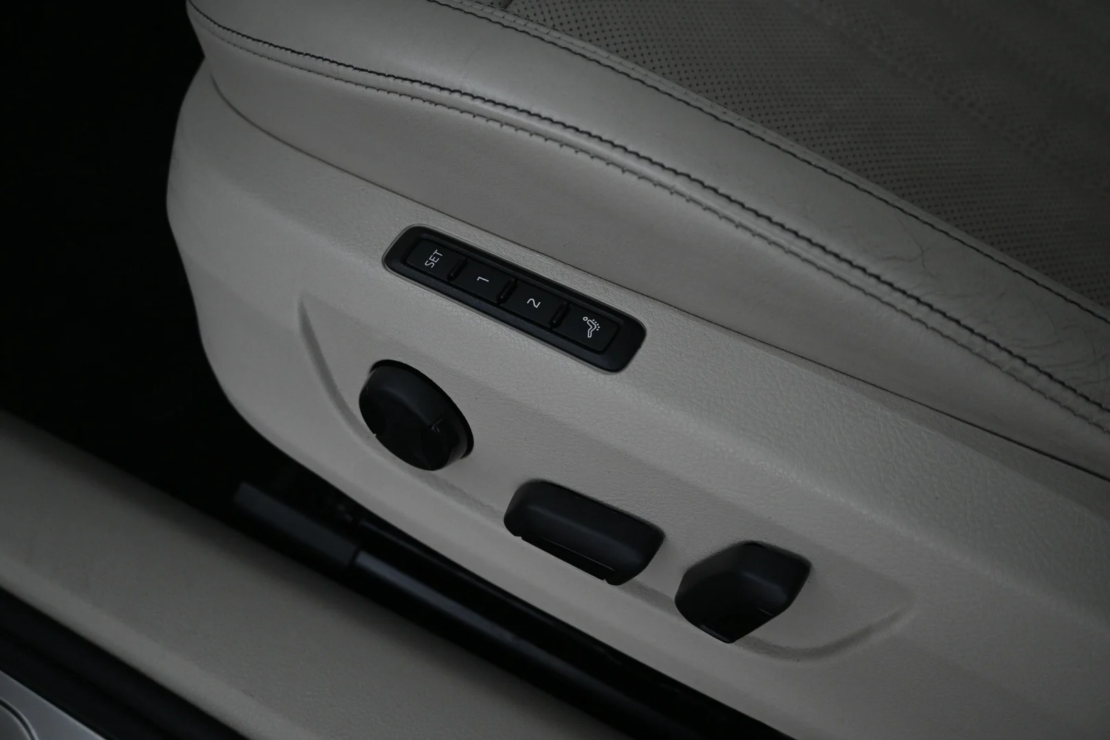 Car Image - 5DzKoQEoITikNUdKkn0xR4