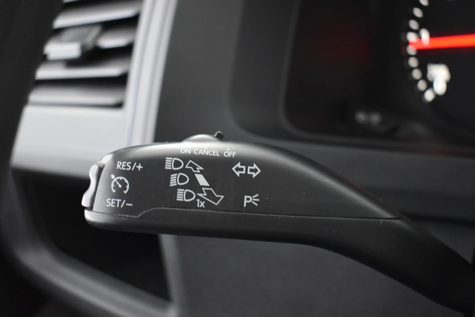 Car Image - 3bXQxLD92eYJvmnTMG8mZV