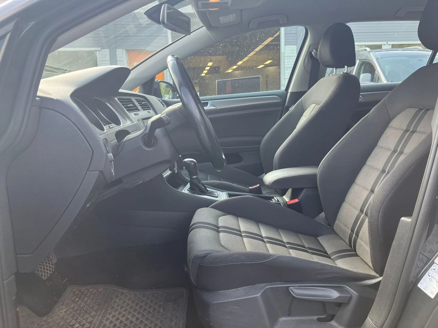 Car Image - 5K8h99zxAKmEluFvNTvdKu