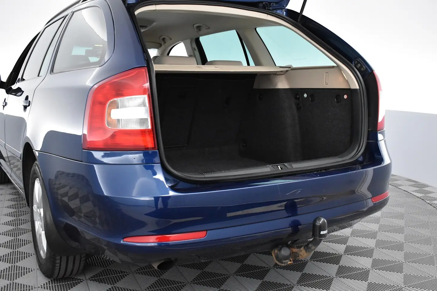 Car Image - 7Hbdk3CqGeZBsixPltzTSg