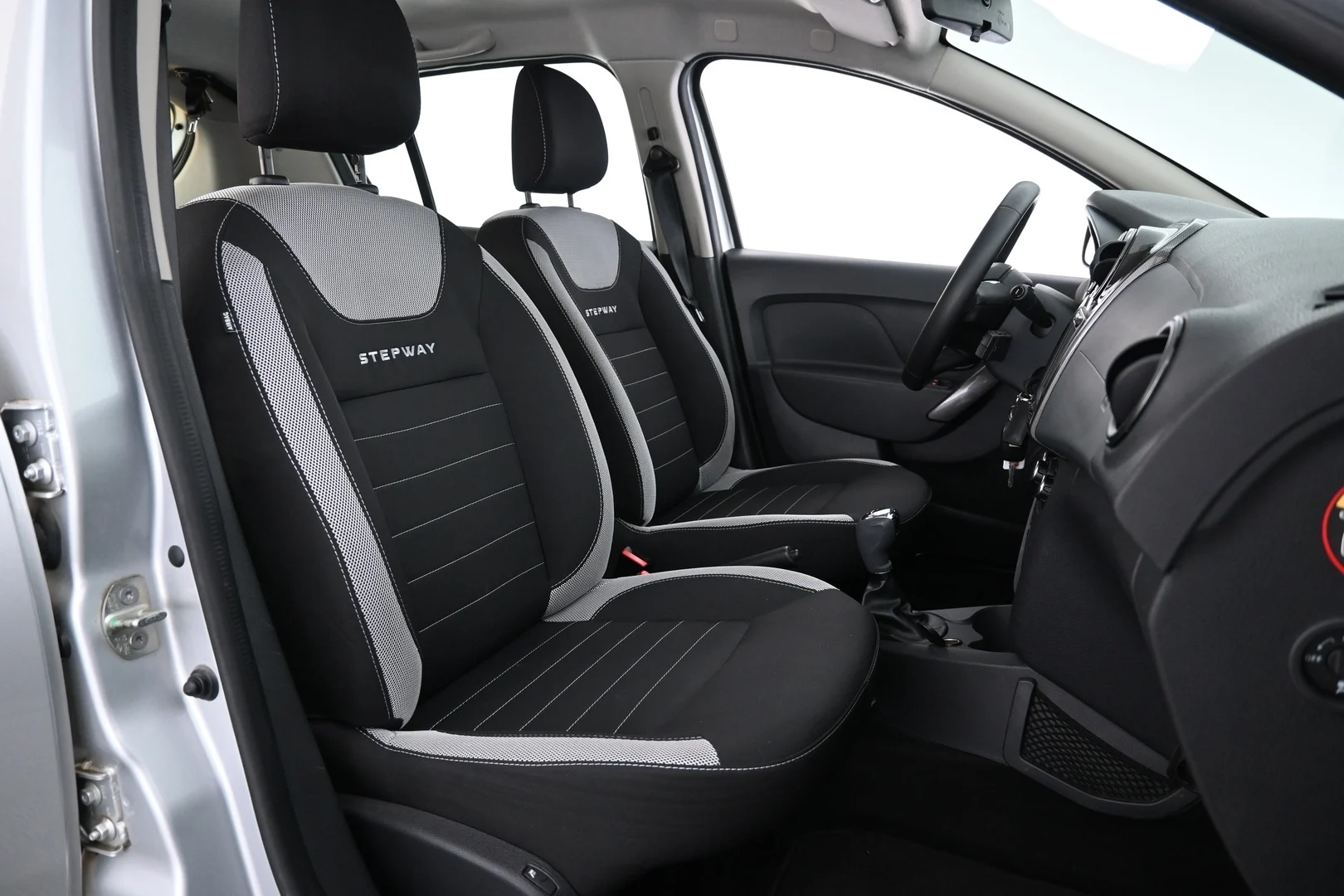Car Image - 29OBvRnkq38cePweFry3Zx