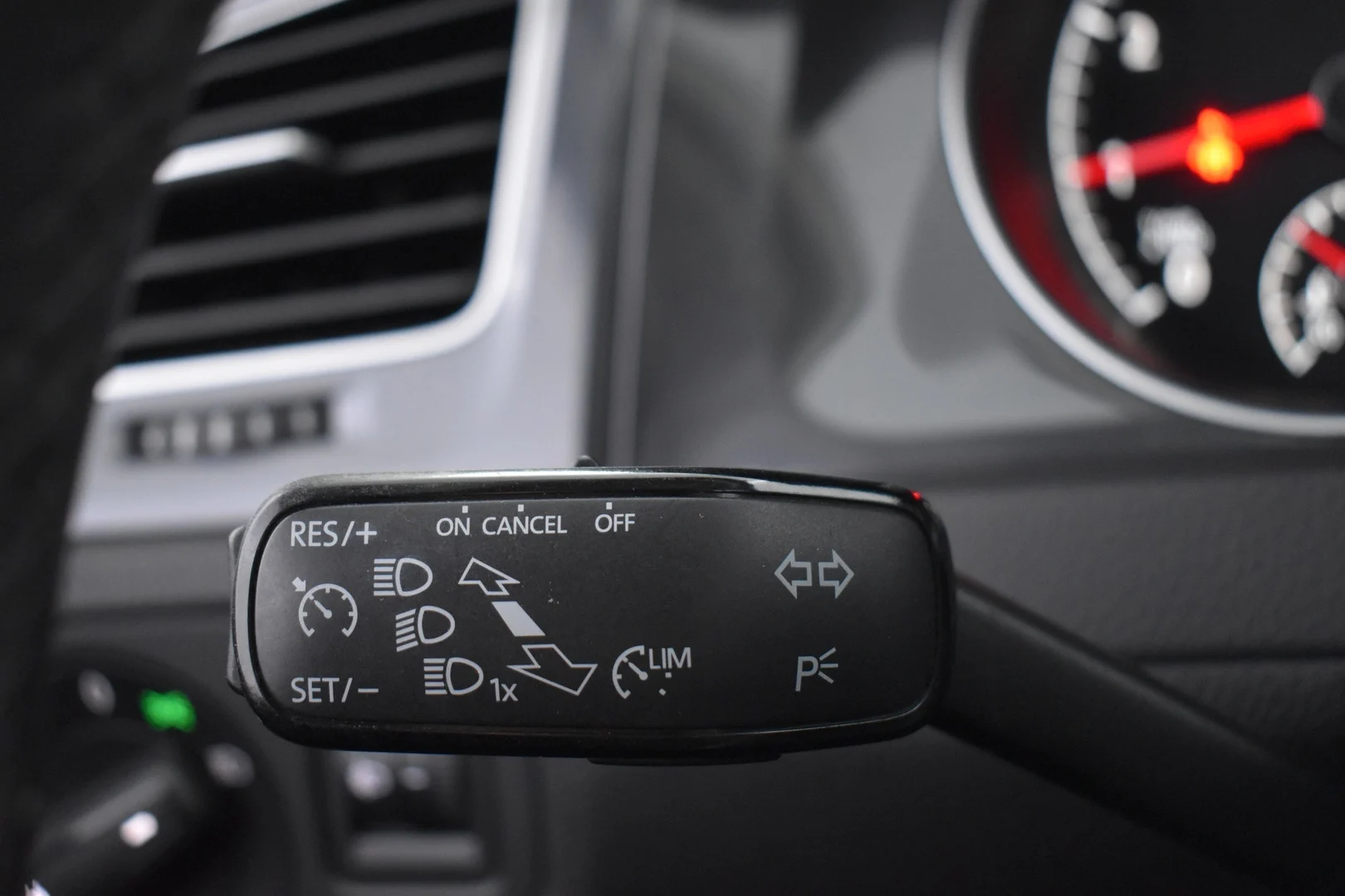 Car Image - 1k8LklCDAOFEXtWe4KSUxn