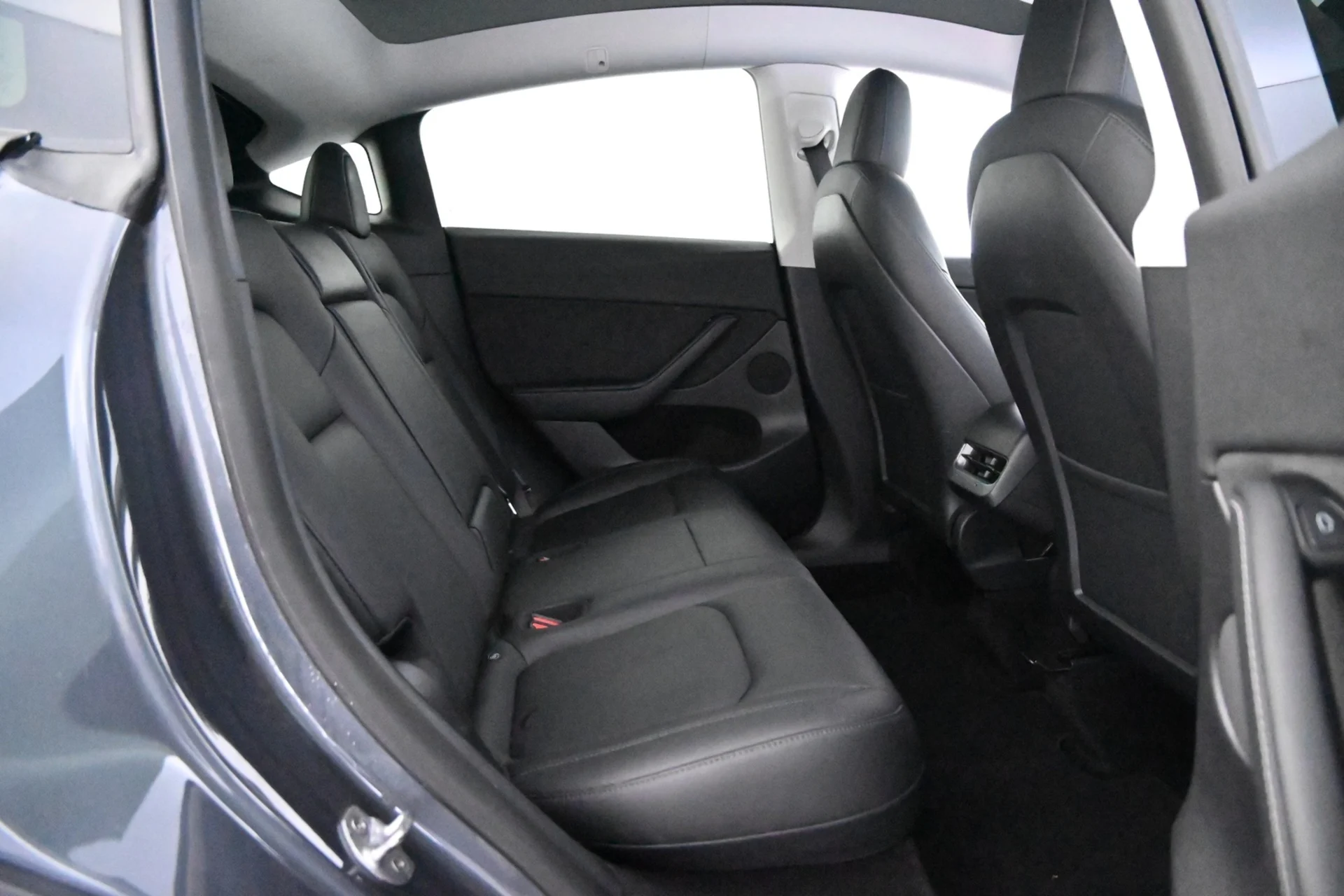 Car Image - 4WX7QM9YNSiOxqeMuRD9uU