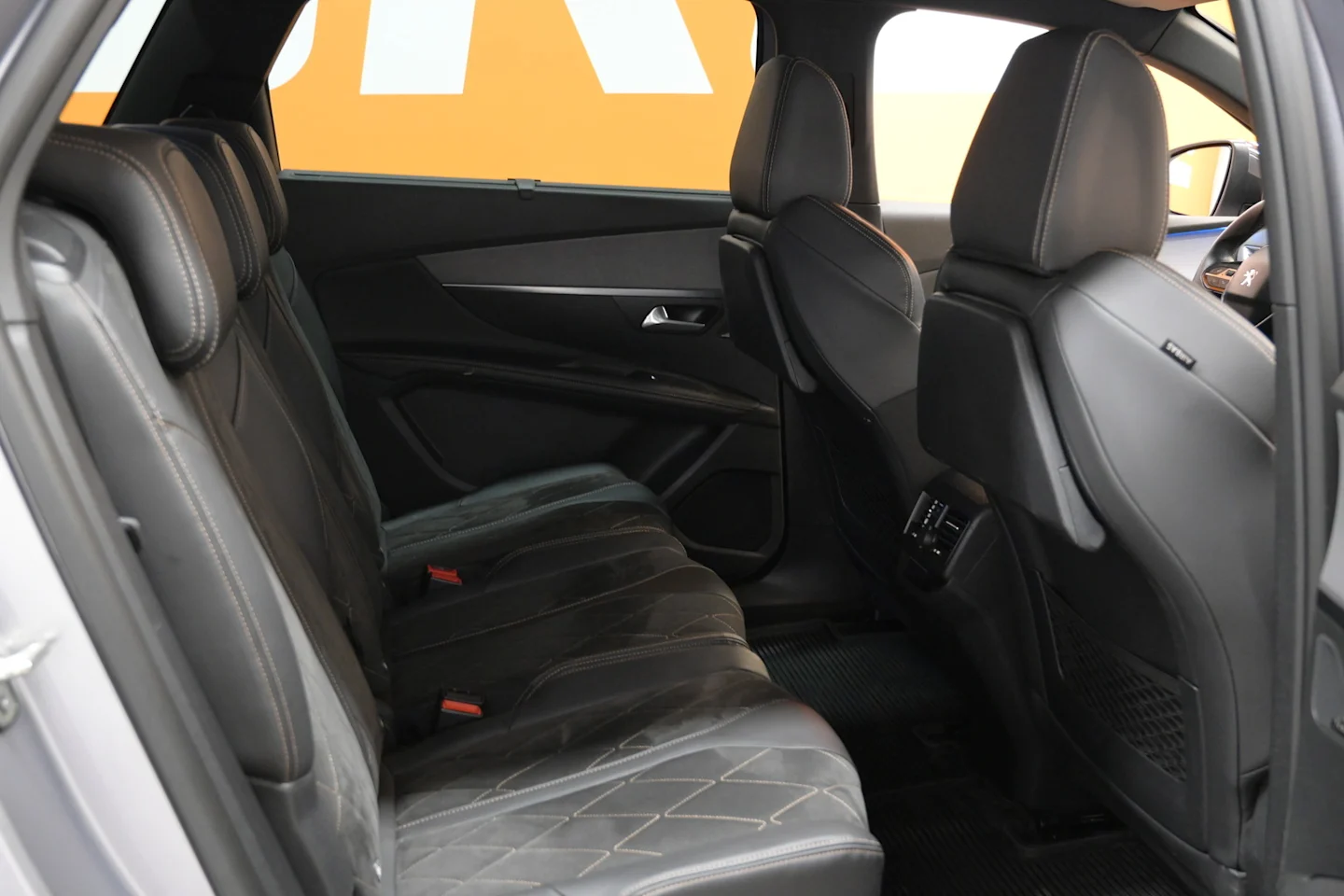 Car Image - 6OzM9BaLn2ZFmYSNowJ2ct