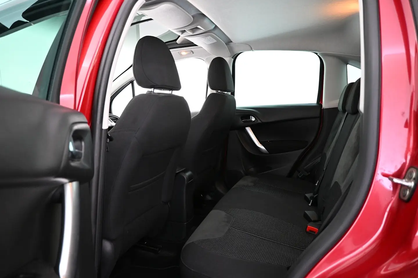 Car Image - 7MCkfa6bTbKu1PNNdKW6Zl