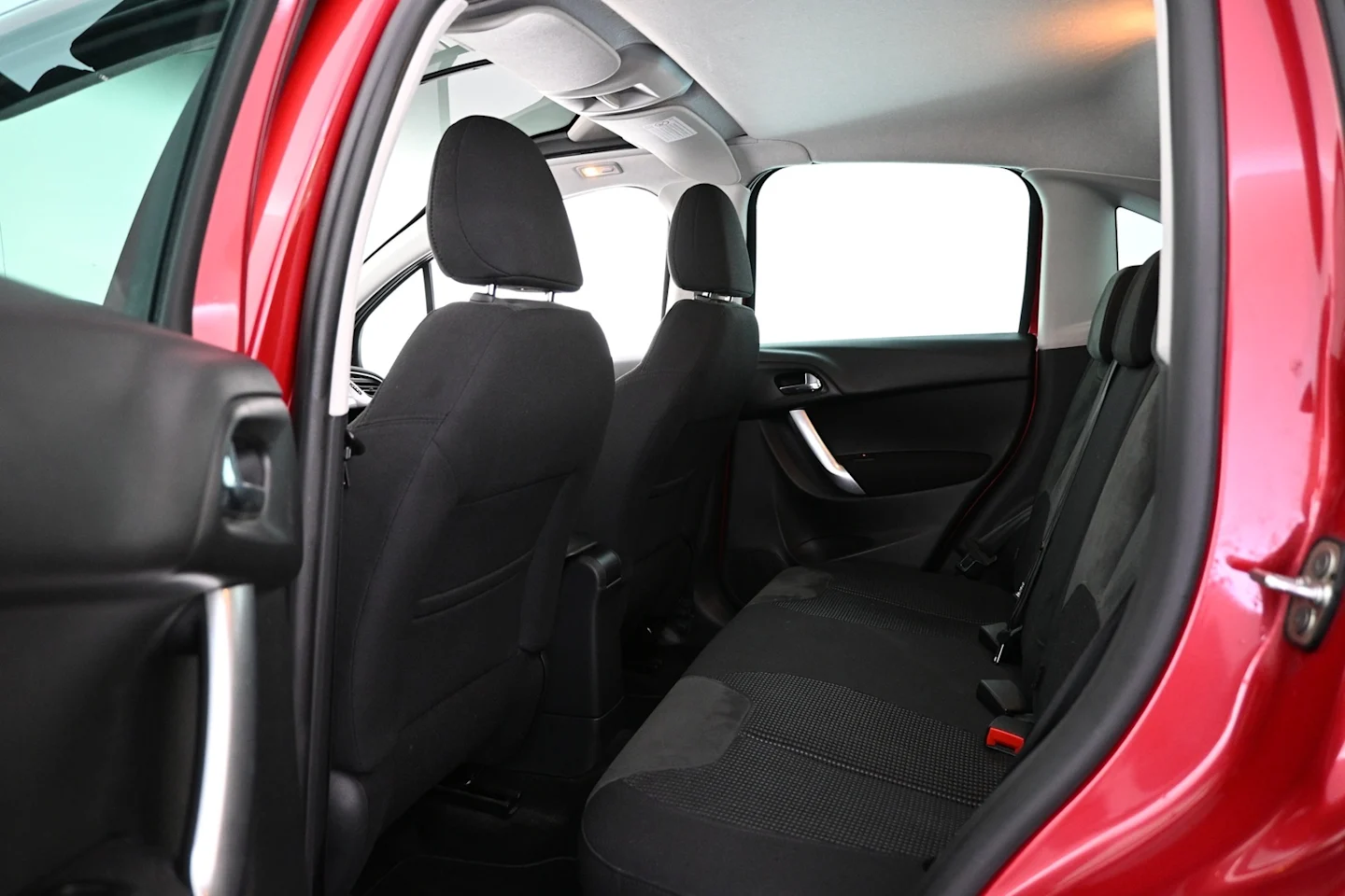 Car Image - 7MCkfa6bTbKu1PNNdKW6Zl