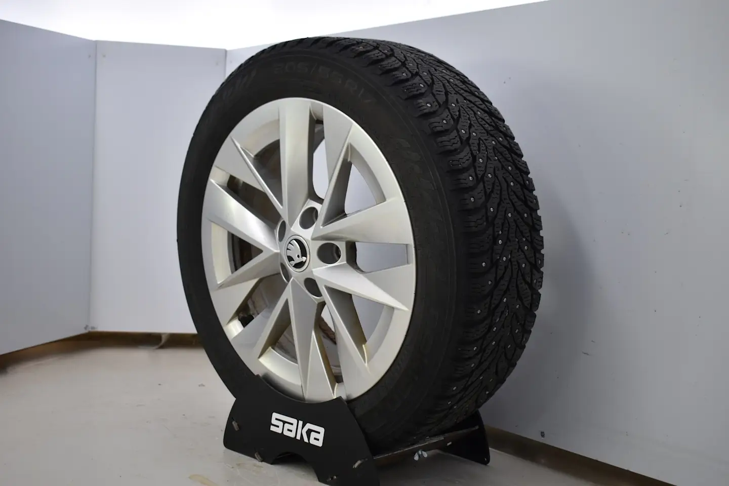 Car Image - 3W993AO9b30HfEeeebKYOG
