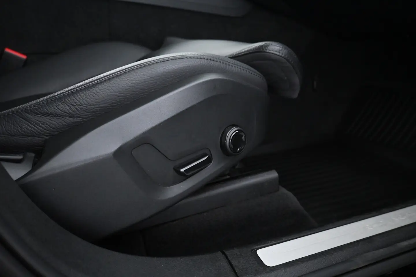 Car Image - 6WPo8wtjN9d2AjtzPdDnZd