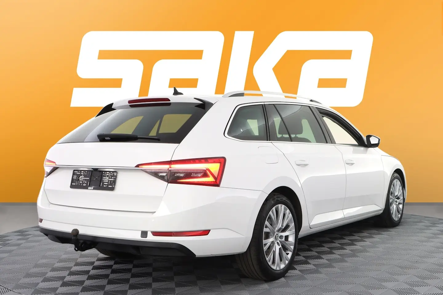 Car Image - 1hTWXRO9i0JH1CttTJJFt3