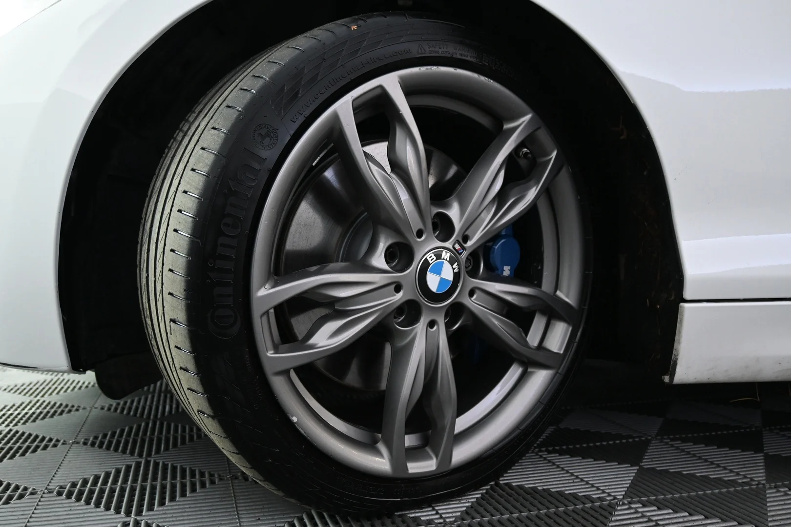 Car Image - 1X5FsHVdrHiS8eEusOsdzL