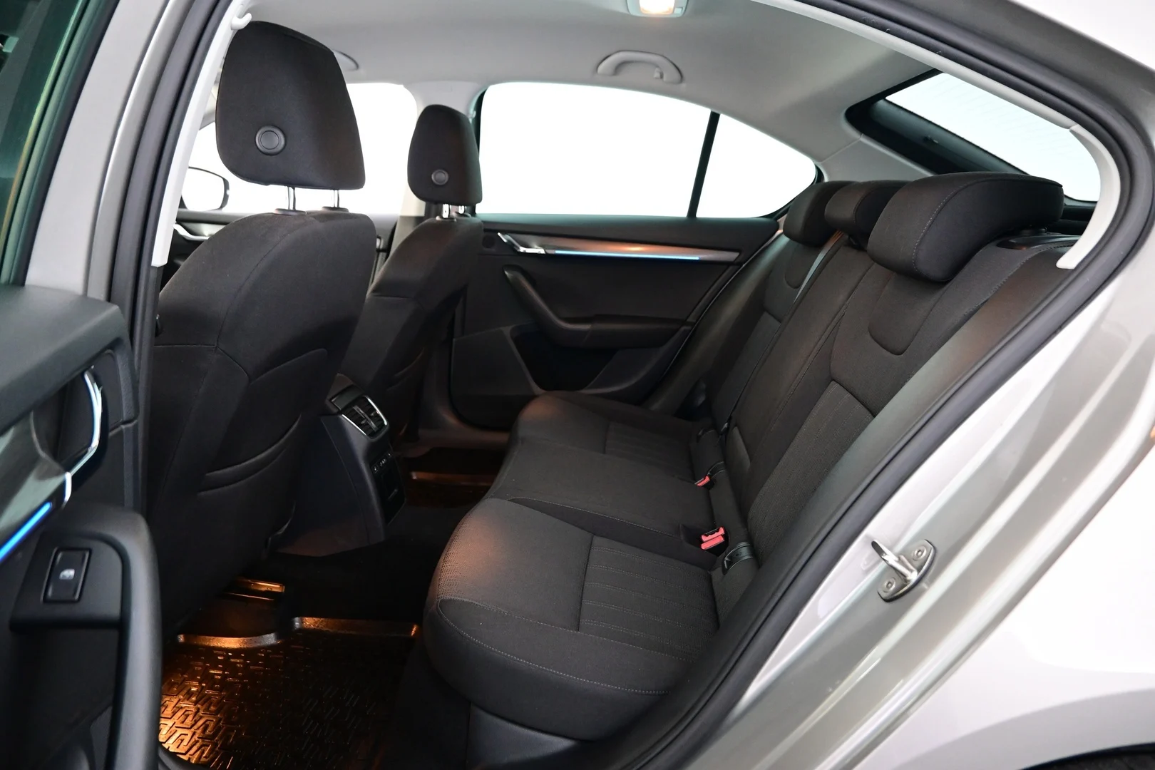 Car Image - 3yPSmzJ0MNZOJQJSgsldfD