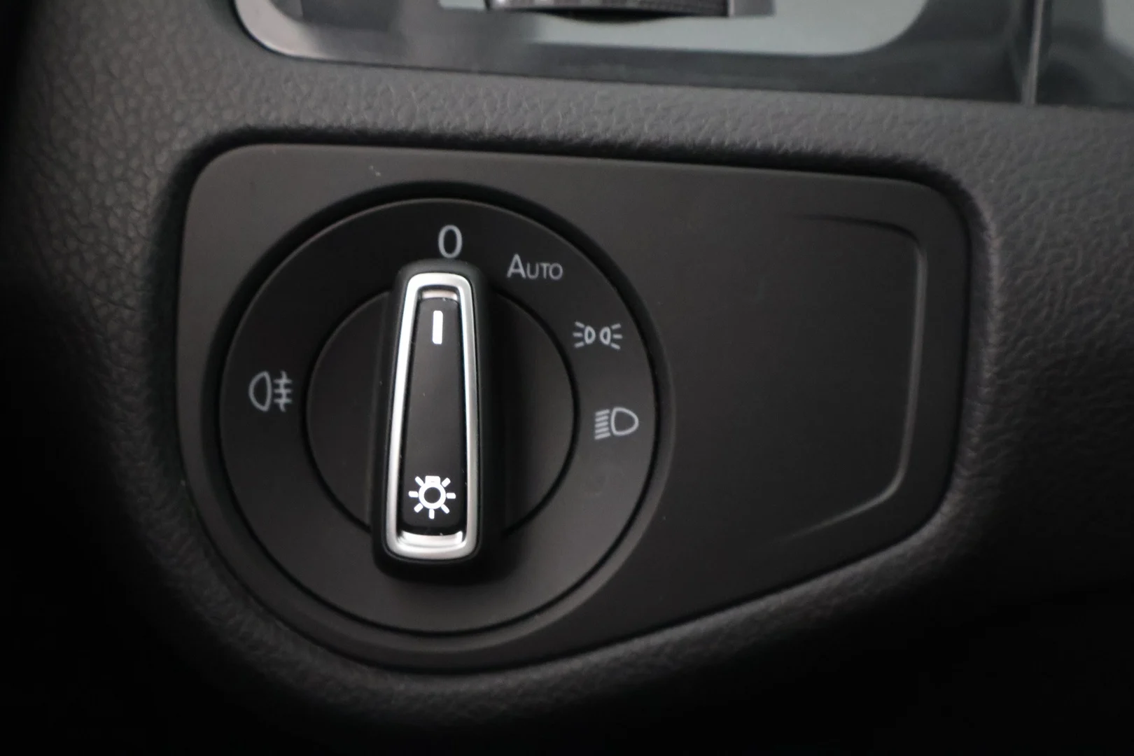 Car Image - 3pn8YRoQdVgMsecVoDpmxO