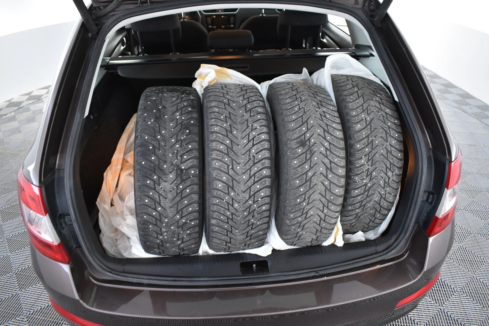 Car Image - 71rlHXCJxe74cogzSJjV7R
