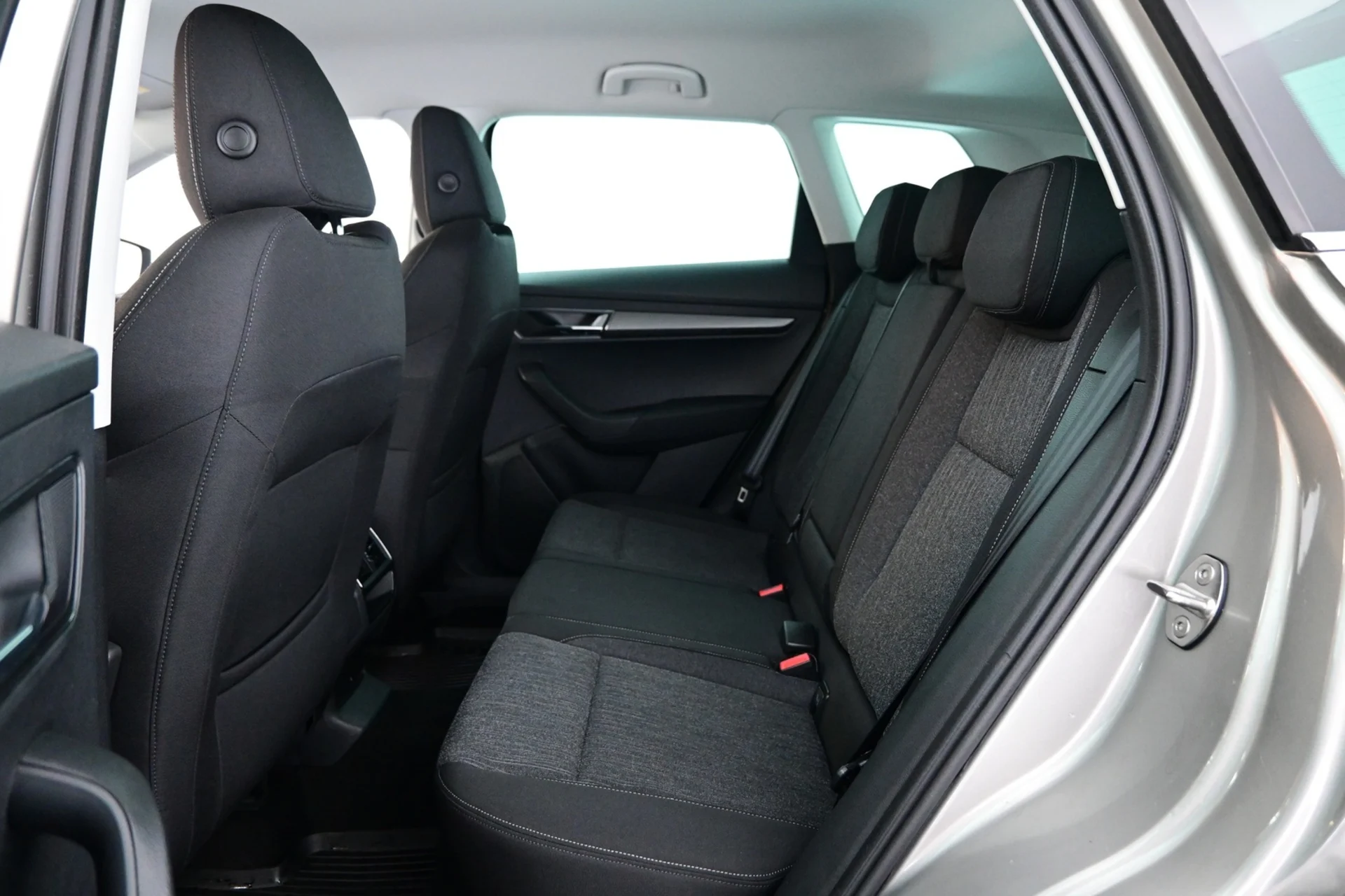Car Image - 5aTx7fWPMoFtra4GLgO4l