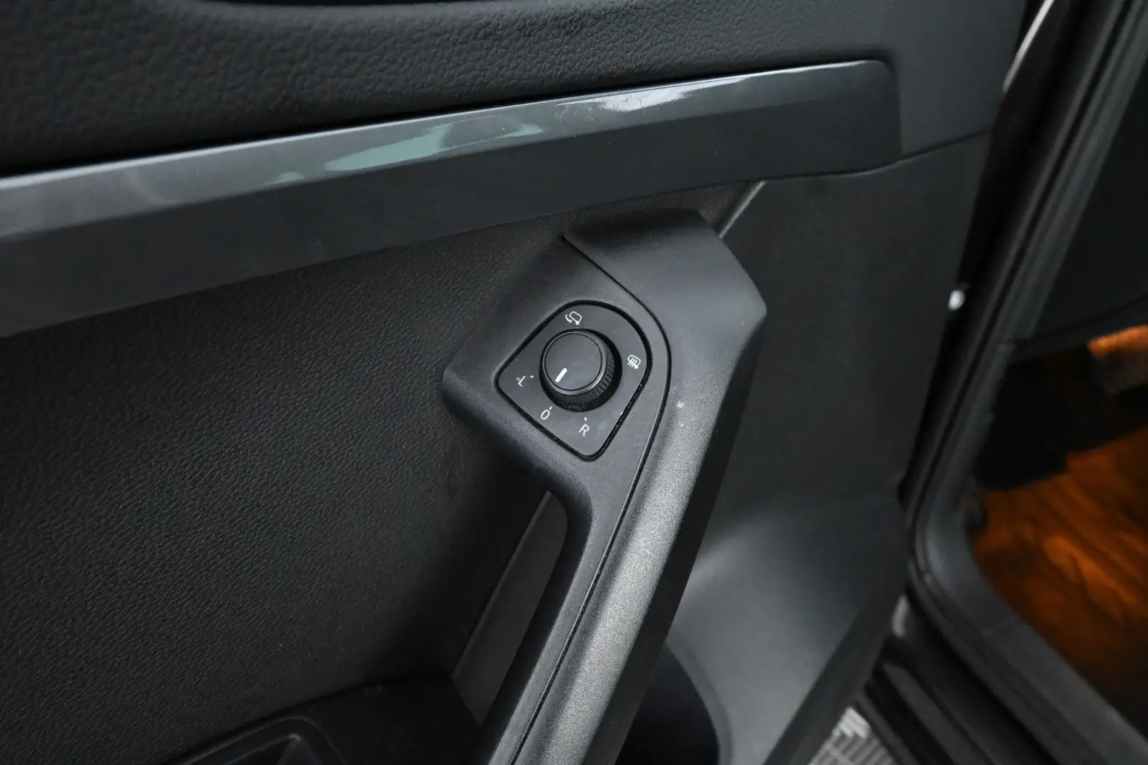 Car Image - 39ngd8bsj3lVx5vwpIq6Gv