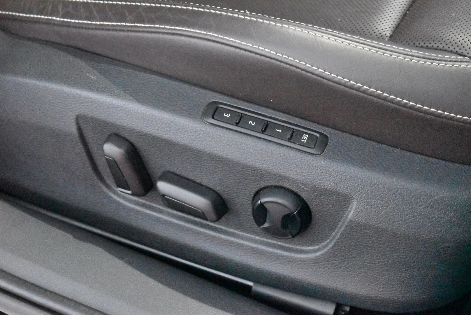Car Image - 13w25zp9MWms980aX5wsN7
