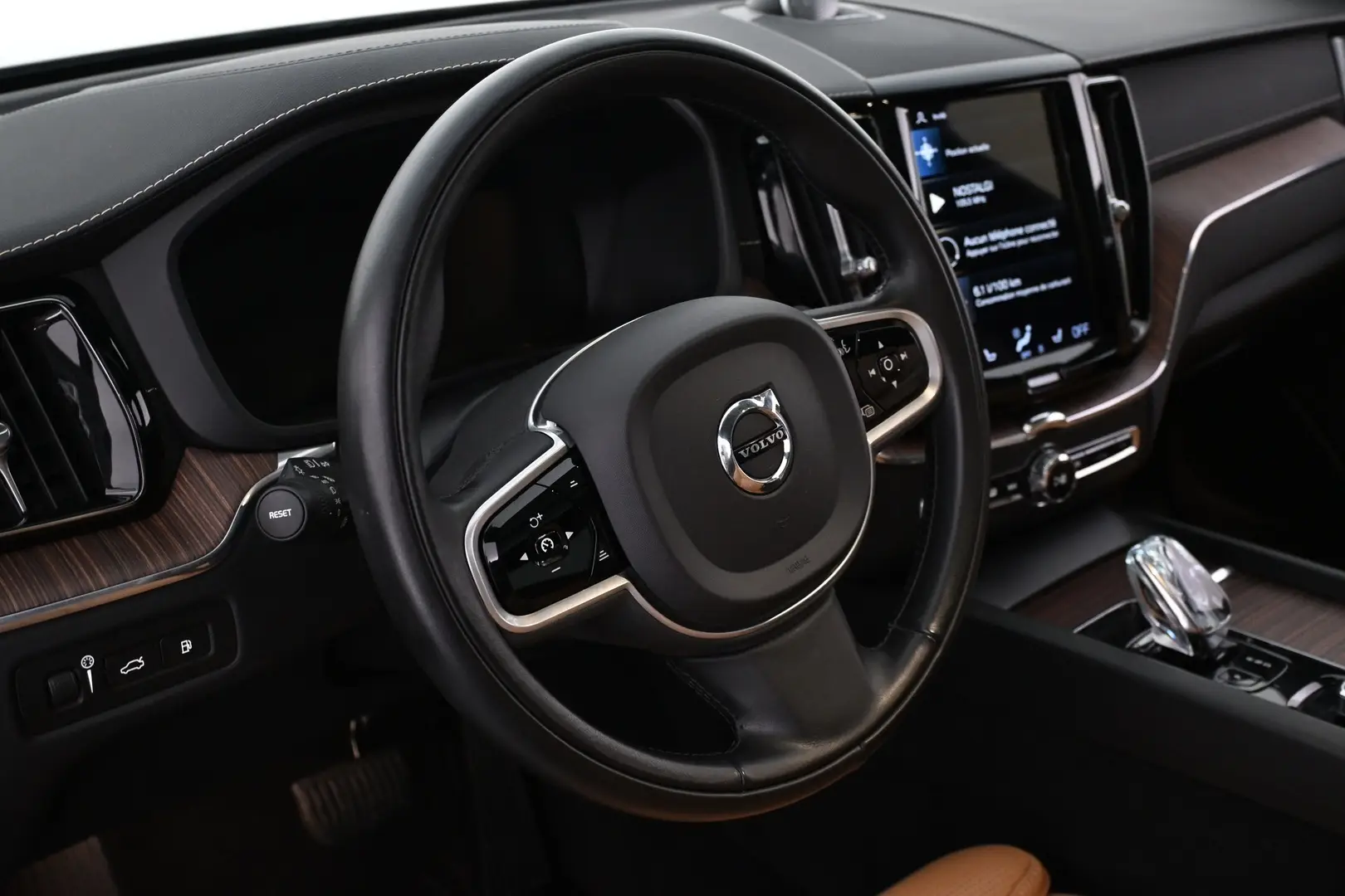 Car Image - 5M6PURsutSWbg7KwL09jTa