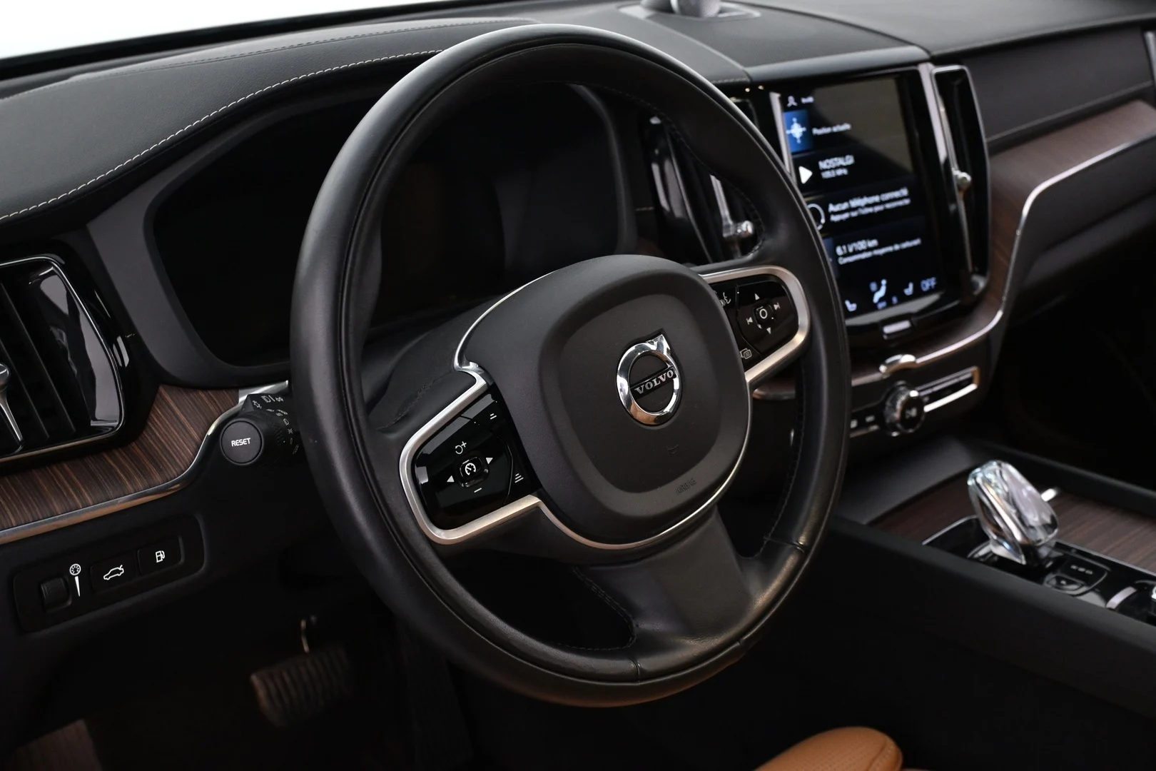 Car Image - 5M6PURsutSWbg7KwL09jTa