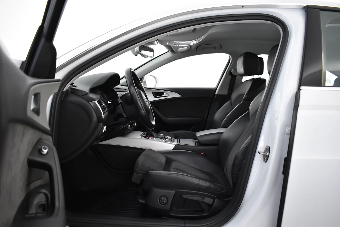 Car Image - 6X2cgM4Edlpp4tOanv3s17