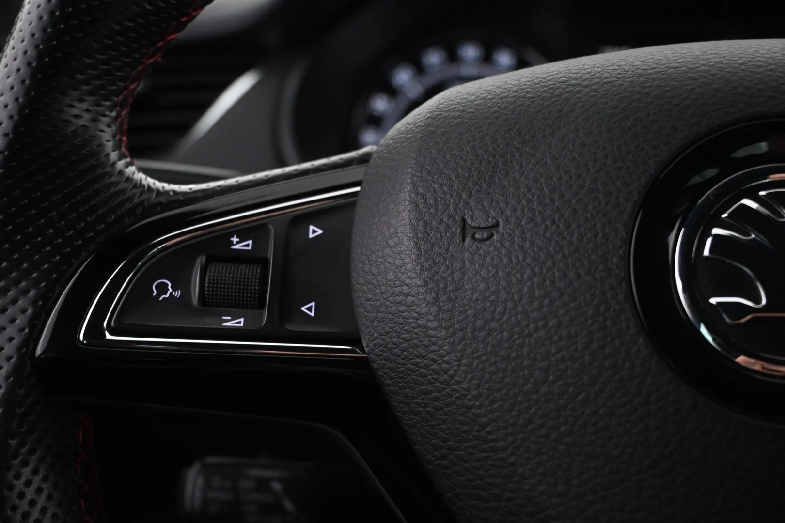 Car Image - 5FqOdjkRpViTDhv3EyY7Av