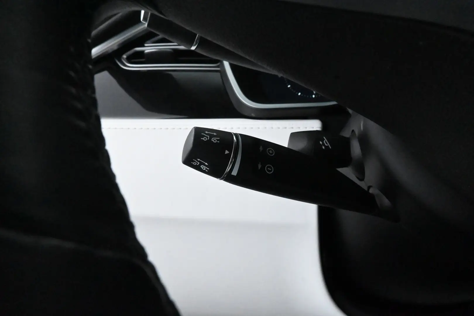 Car Image - 3x3D9vGbX5HxsffwqSjKk1