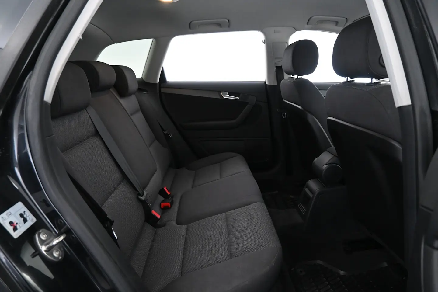 Car Image - 2kCL4xnrn2DbkslX2YoTpR