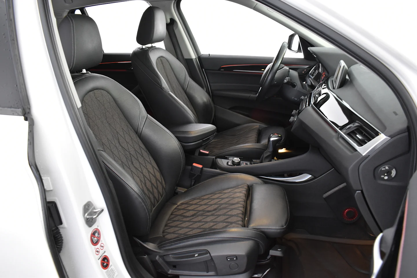 Car Image - 40newx8SglRZgG88P2Cmvi