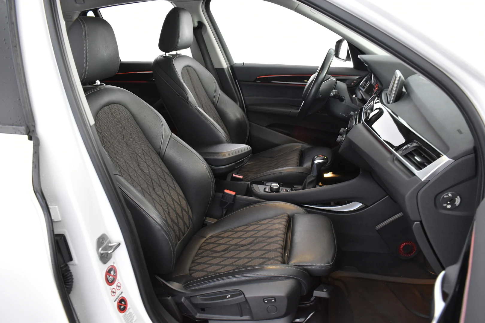 Car Image - 40newx8SglRZgG88P2Cmvi